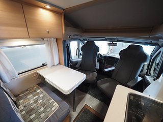 Husbil-halvintegrerad Knaus Van TI 550 9 av 19