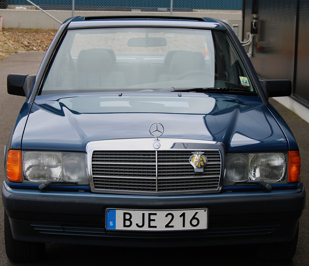 Mercedes-Benz W201 190 E 1.8 Låga mil  Lucka Fullservad Ej rost Fin Bil