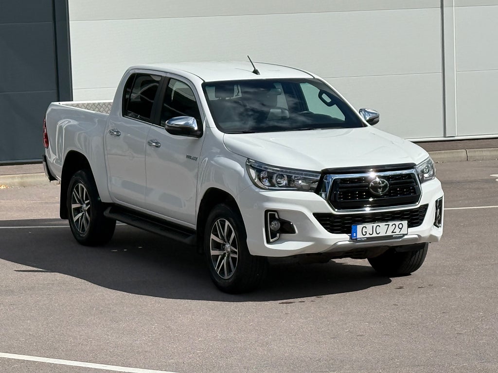 Toyota Hilux Dubbelhytt 2.4 AWD Euro 6/skinn/Moms/Leasbar/en brukare