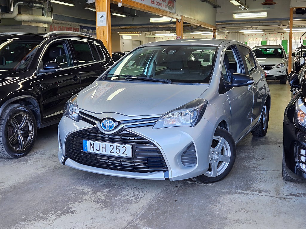 Toyota Yaris Hybrid e-CVT Active, Life 1.5 Automat Euro 6