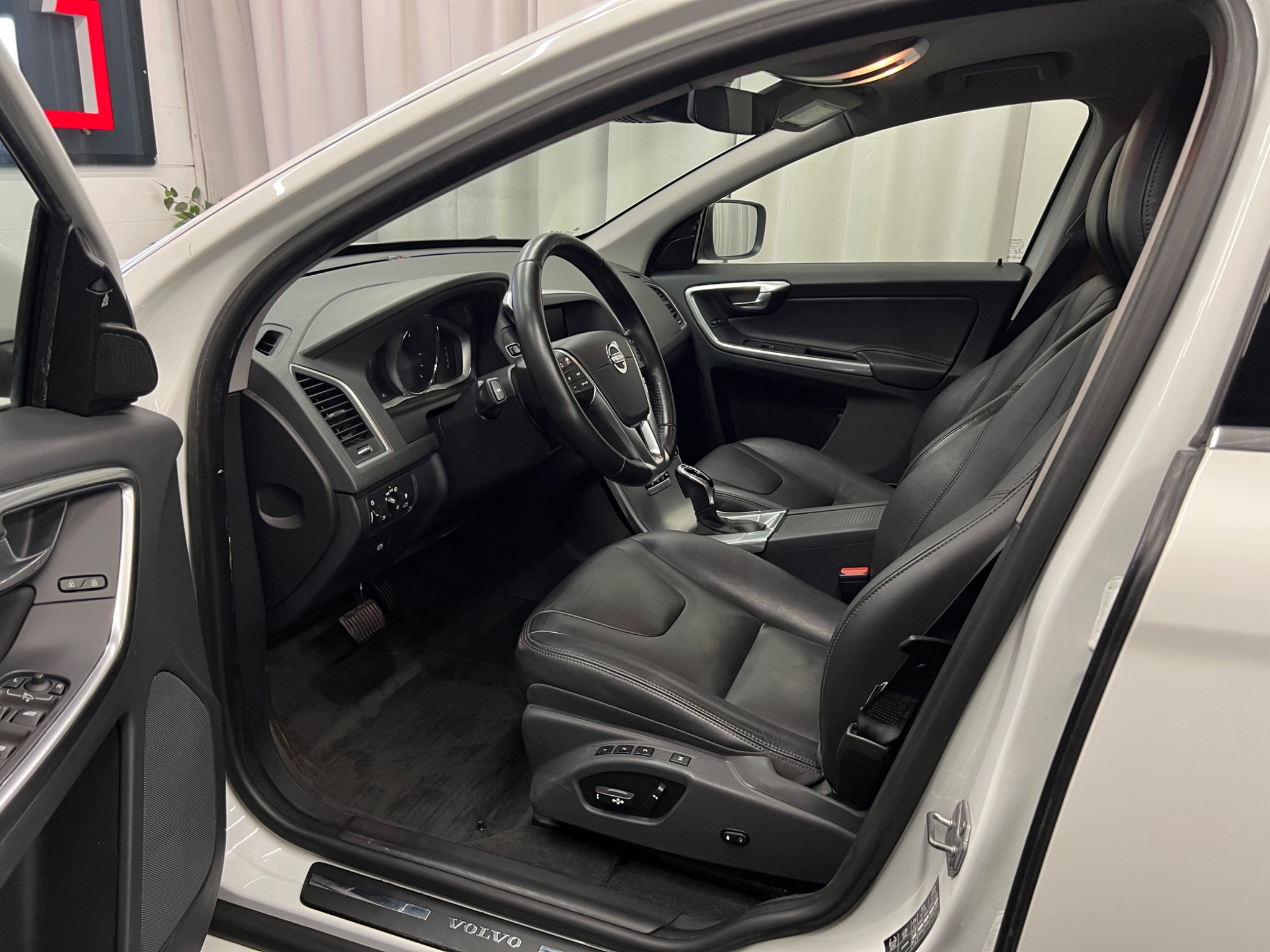 Volvo XC60 2017, kuva 7/67
