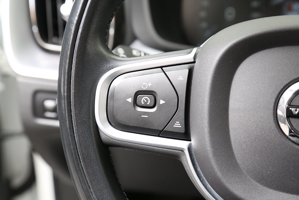 Volvo XC60 Recharge T6 Inscription Exp AWD Pano H/K Drag Leasbar 2021