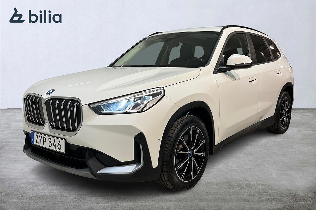 BMW iX1 xDrive30 / Panorama /Sportstolar /Dragkrok /Backkamera 