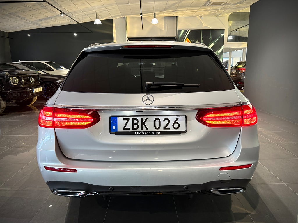 Mercedes-Benz E 220d 4MATIC AMG Glastak Värmare Burmester Sound - bild 16