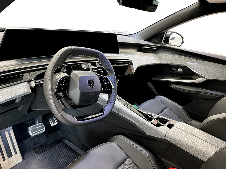 Bild på Peugeot e-3008 4x4 GT+ - OMGÅENDE LEVERANS!