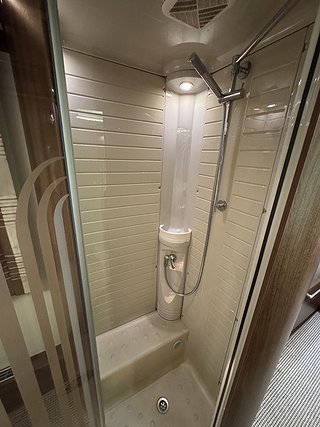 Husbil-integrerad Bürstner Elegance I900 AUT 16 av 21