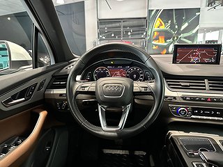 SUV Audi Q7 8 av 16