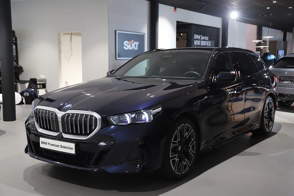 BMW 530e xDrive Touring // M Sport // HUD / B&W / 20"
