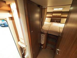 Husbil-halvintegrerad Hymer T 674 SL 13 av 19