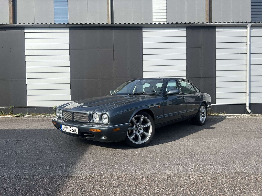 Jaguar XJR Nybesiktigad 