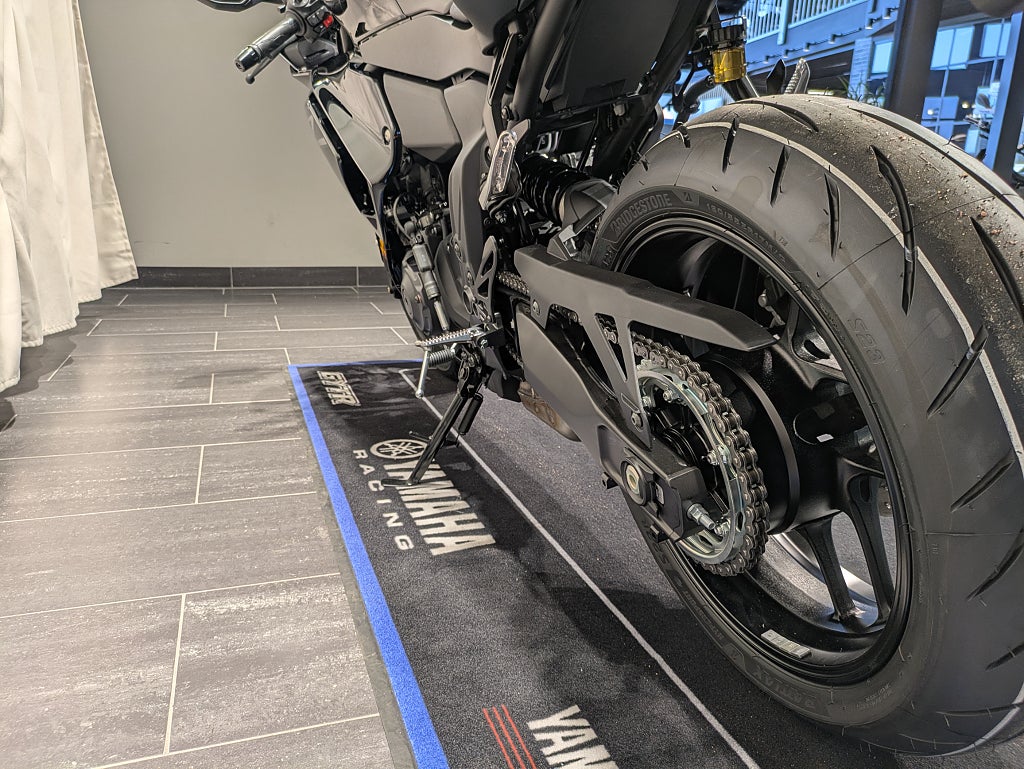 Yamaha YZF-R7 Tech Black / Räntekampanj 3,45% / Omgående lev!