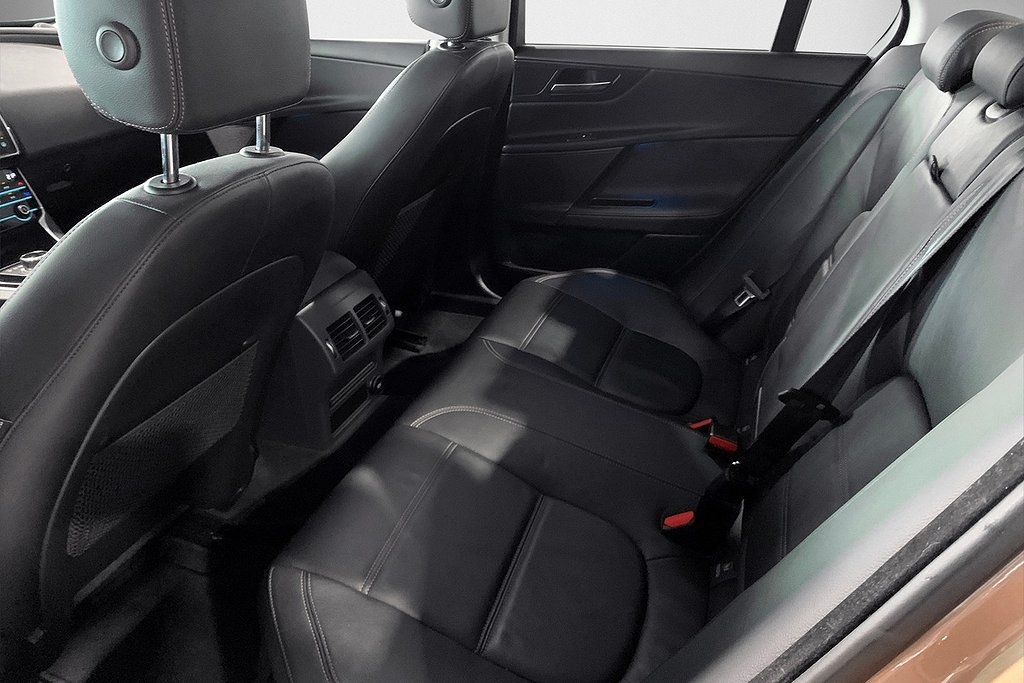 Jaguar XE 20d| PRESTIGE | Läder | Kamera | Drag 2017