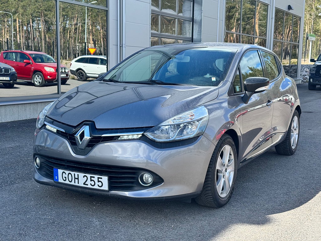 Renault Clio 0.9 TCe besiktad keyless fint skick nyservad 