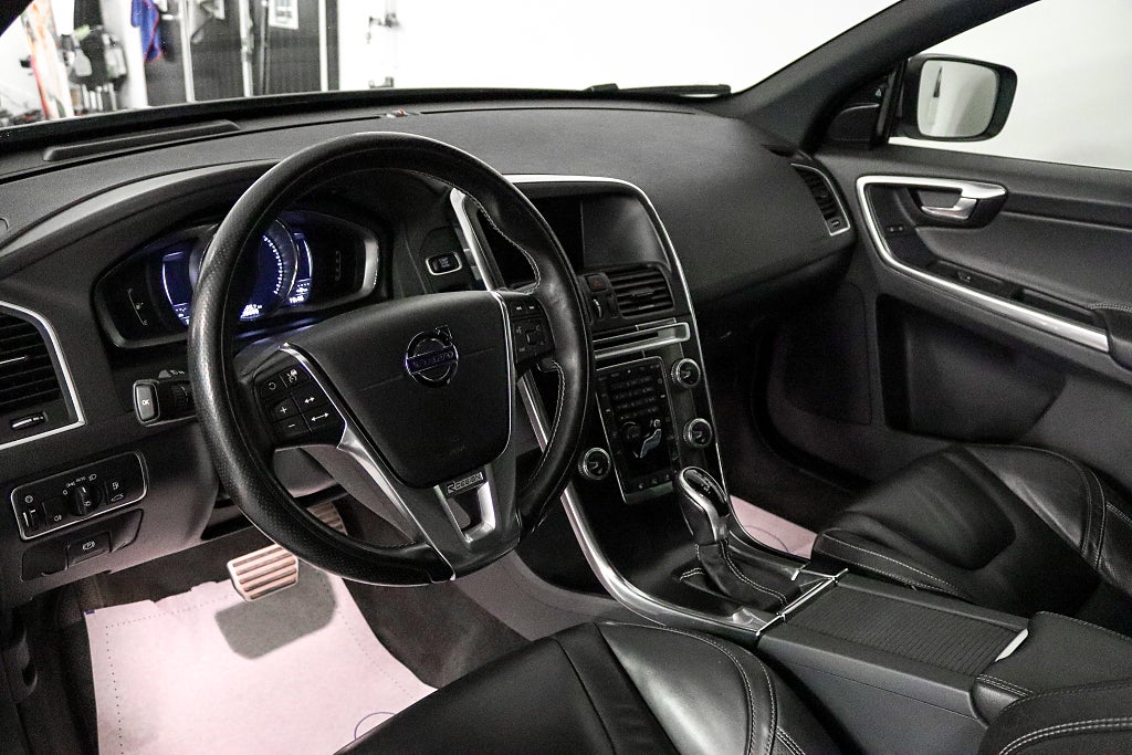 Volvo XC60 D4 AWD R-Design BLIS VOC 1-Brukare Värmare Drag