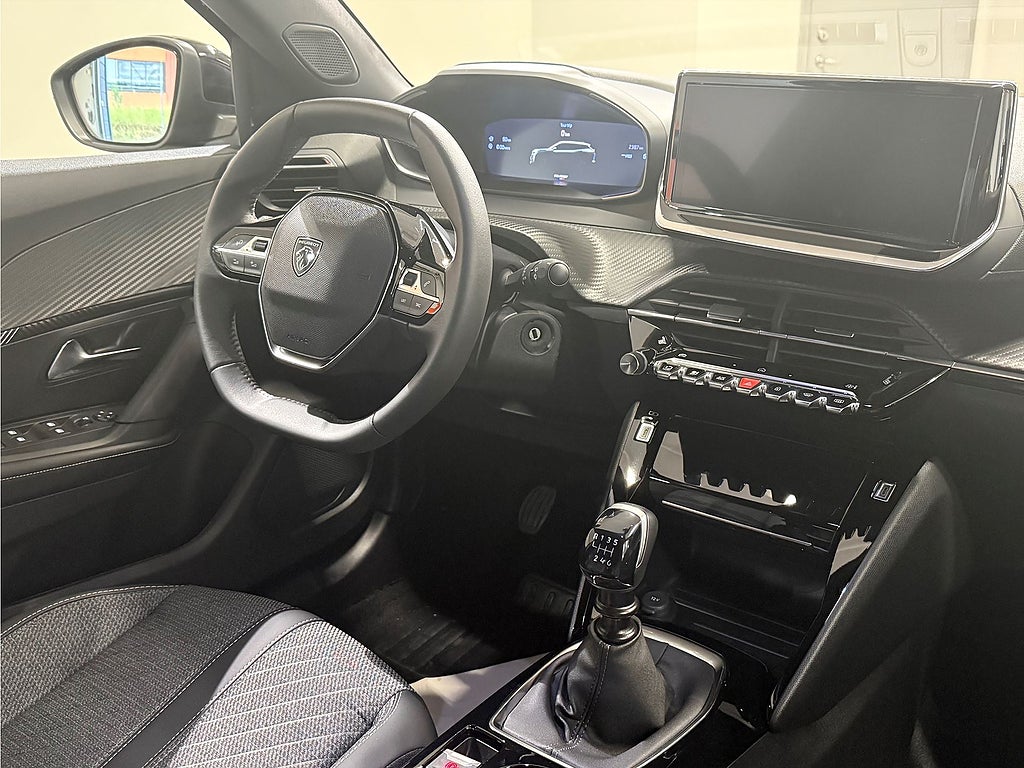 Bild på Peugeot 2008 Allure 1.2 PT 130hk - B-KAMERA, CARPLAY, FARTHÅLLARE