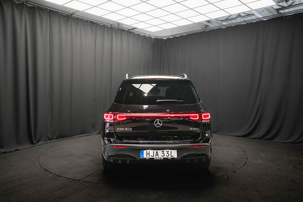 Mercedes-Benz EQB 300 4M AMG NIGHT 7-sits KAMERA DISTRONIC+ 1-ÄGARE