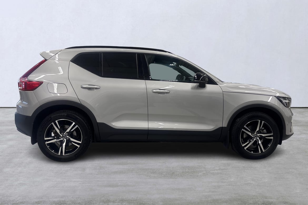 Volvo XC40 B3 FWD Bensin Plus Dark 2025, bild 3/10