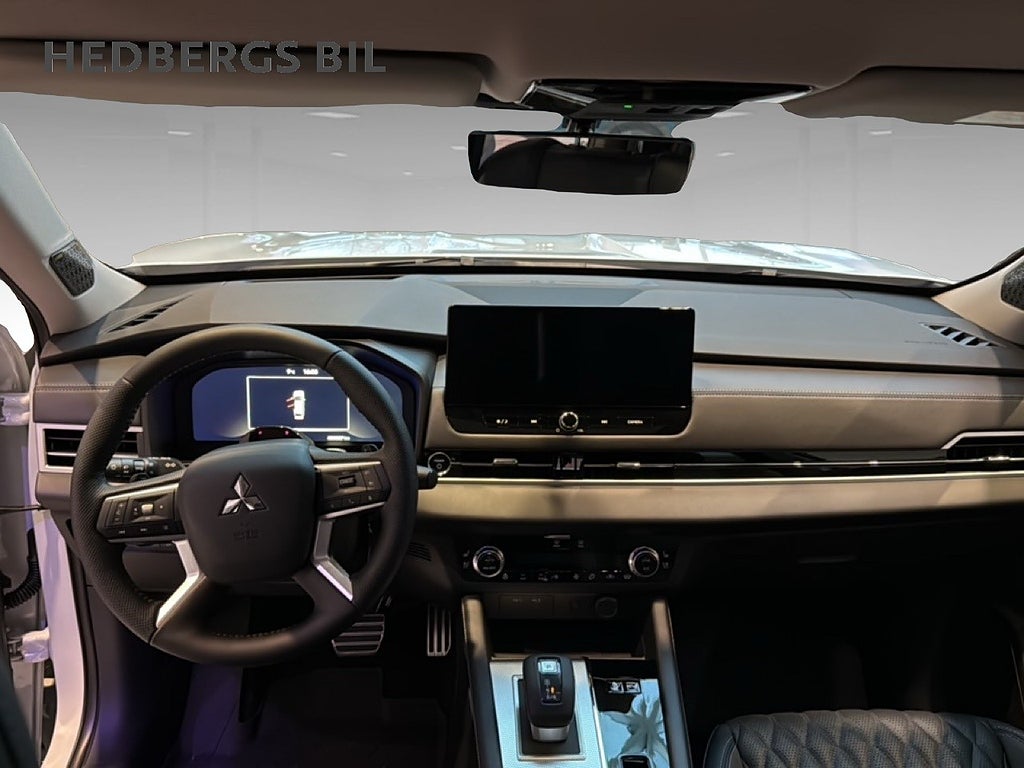Mitsubishi Outlander  INST PHEV 2 TONE ( DEMOBIL) thumbnail