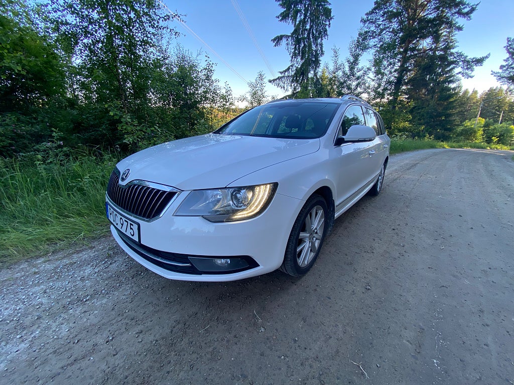 Skoda Superb Kombi 2,0 TDI 4x4 Ambition Euro5 *D-Värmare/Drag/AUT*