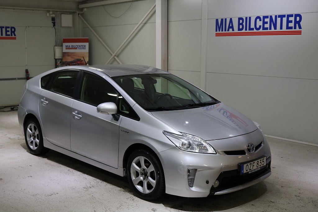 Toyota Prius Hybrid / Head Up display /Kamera / Motor värme 