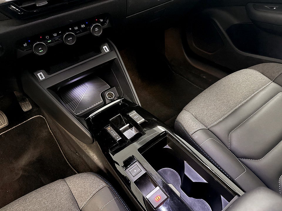 Bild på Citroën e-C4 Shine 50kWh 136hk Aut B-KAMERA CARPLAY