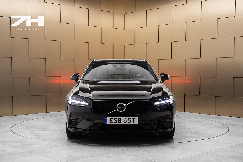 Volvo V90 D4 AWD R-Design / B&W / 360° / Pano / HuD / Drag