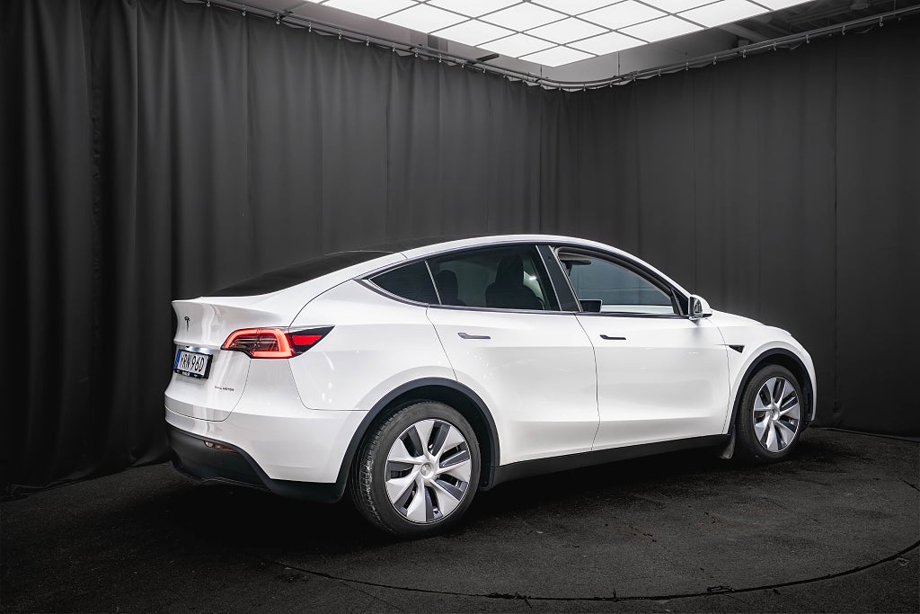 Tesla Model Y Long Range AWD DRAG PANO 92.6%SoH 1-ÄGARE MOMS