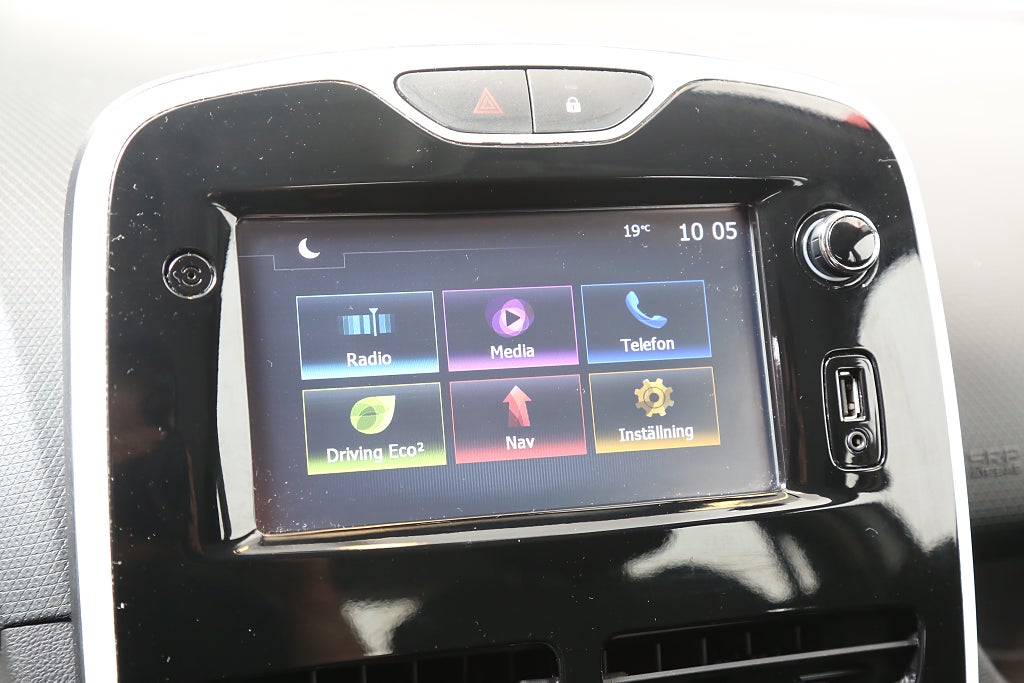 Renault Clio 1,2 75hk Expression 5D | P-Sen | Bluetooth | Nybesikt 2016