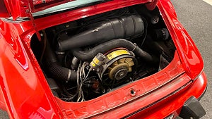 En fin Porsche årsmodell 1975. 