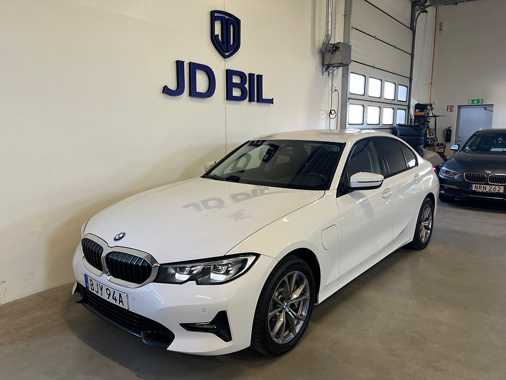 BMW 330e xDrive Sedan Aut Sport line Navi PDC Drag 292hk
