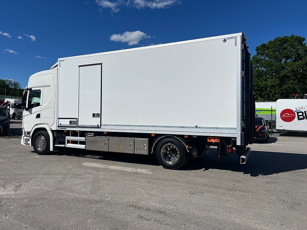 Scania G320 4x2 Maskintransport, Borrigg, Servicebil