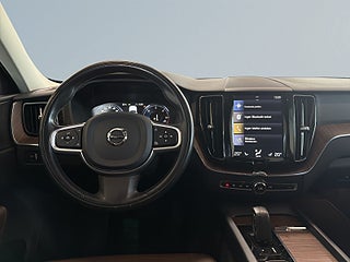 Volvo XC60 B4 AWD Momentum Advanced S&V-hjul Värmare Drag Kamera – bild 9