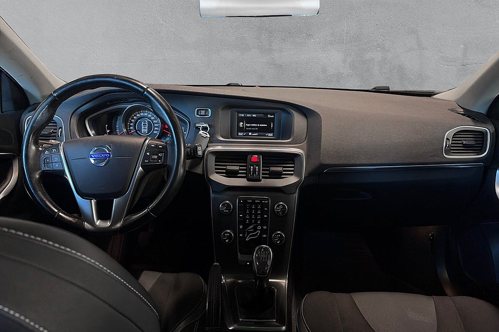 Volvo V40 D2 Momentum Fullservad Välvårdad VOC Värmare