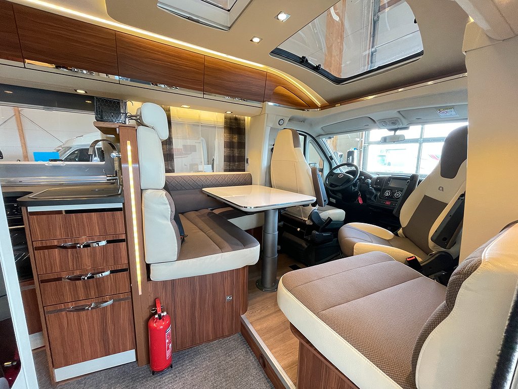 Adria Coral 670 SLT /Solcell/Badrum bak/Ugn/Fint skick/L-bädd - Adria