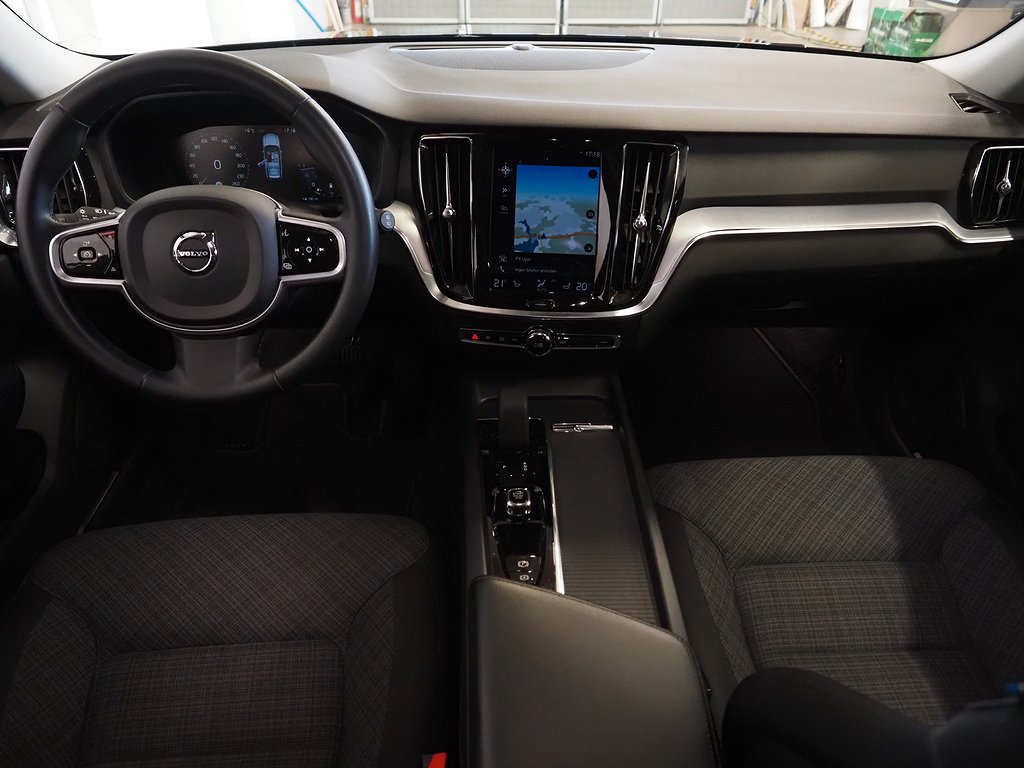Volvo V60 Cross Country B4 AWD 197hk B-Kamera GPS VOC Drag 2022