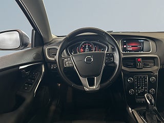 Volvo V40 D3 Geartronic Momentum S&V-hjul/Dvärm/Psens/BT – bild 9