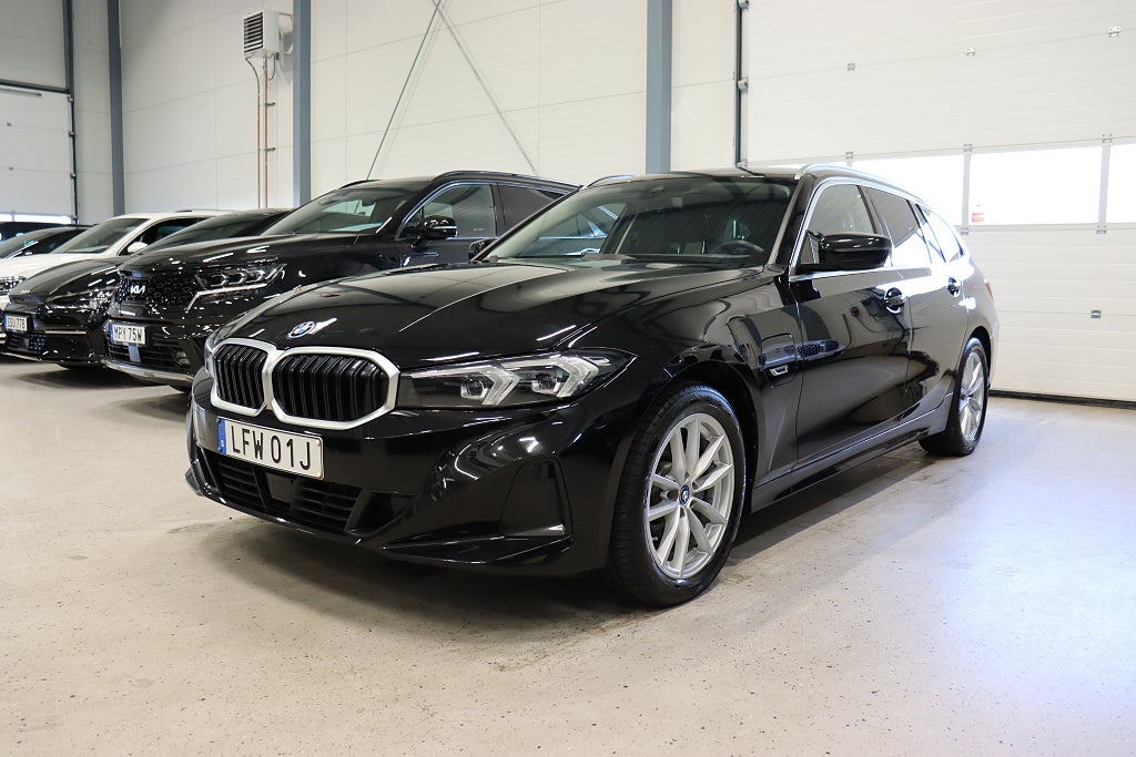 BMW 330e xDrive Touring Drag H/K Navi Värmare 1-Ägare 292hk