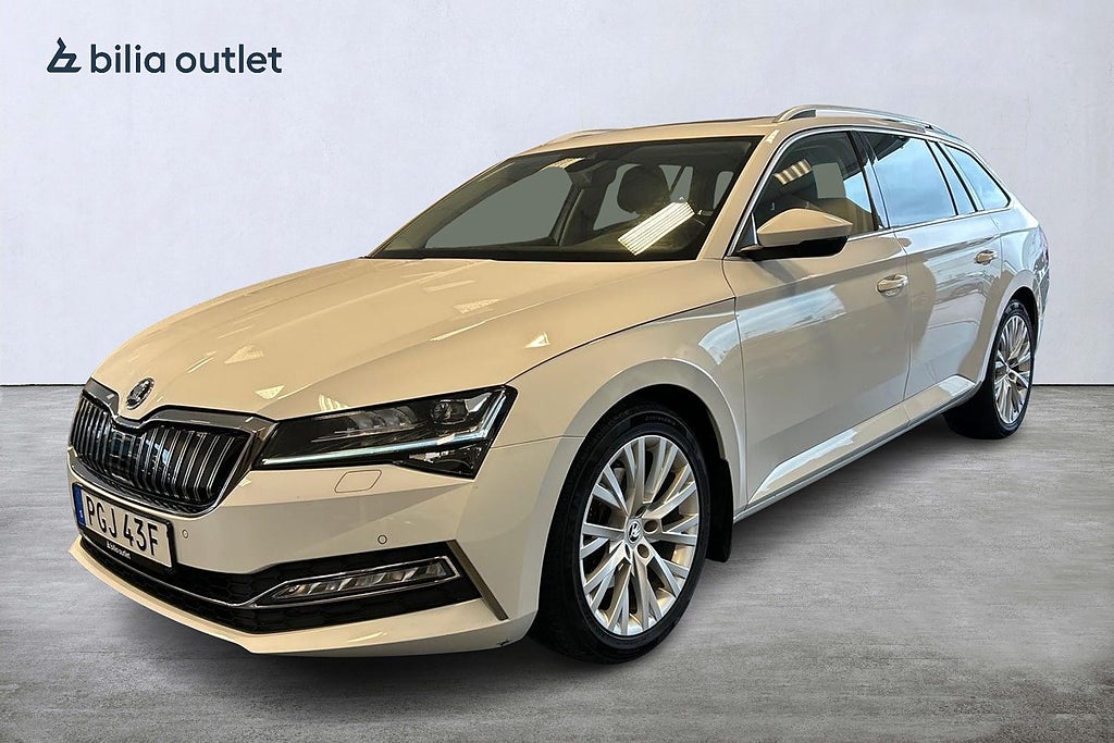 Skoda Superb iV Kombi Business Ed. Style 218hk / Drag Värmare Pano