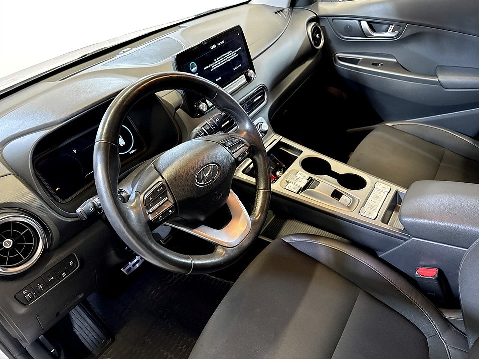 Bild på Hyundai Kona Essential 64kWh 204hk Aut B-KAMERA CARPLAY
