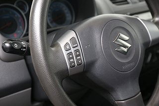 Halvkombi Suzuki SX4 9 av 18
