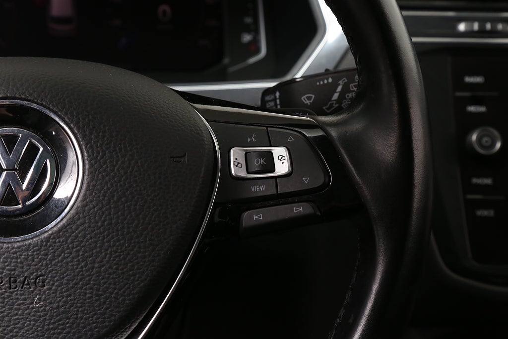Volkswagen Tiguan Allspace 2,0 TDI 200hk 4M R-Line 7-sätes Värmare Drag 2021