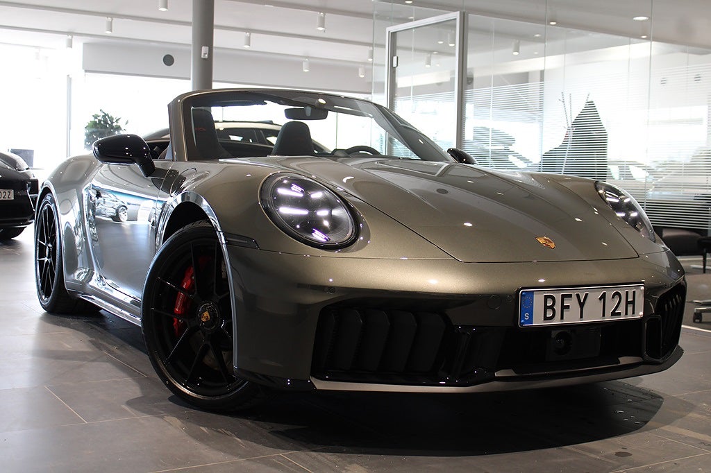 Porsche 911 CARRERA 4 GTS CABRIOLET