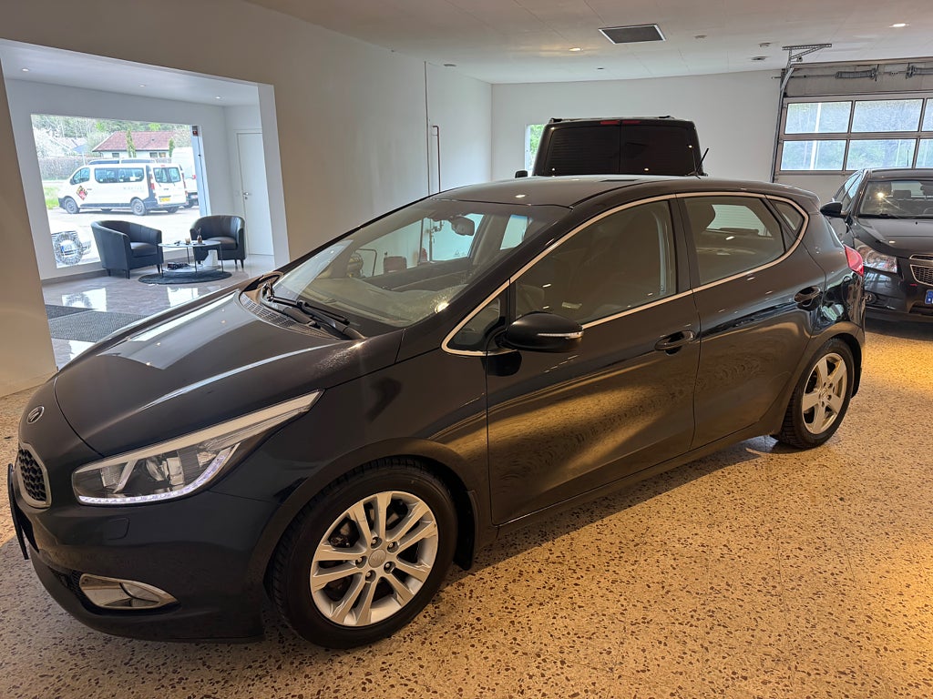 Kia Ceed 1.6crdi cee'd  EX Comfort  ny servad lågmil 