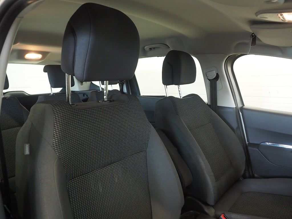 Peugeot 5008 1.2 PureTech 130hk | 7-sits | Farthållare