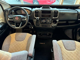 Husbil-halvintegrerad Robeta Kronos 180HK AUT Stor soffa bak! Långbädd & Popup-tak 3 av 29