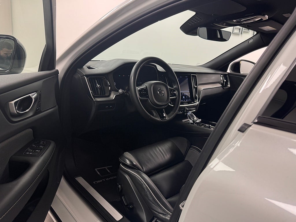 Volvo V60 Recharge T6 AWD R-Design Plus Dark EDT. MOMS Leasebar bild 3