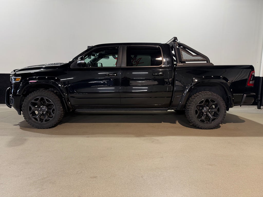 Dodge RAM 1500 Limited Night Edition Moms