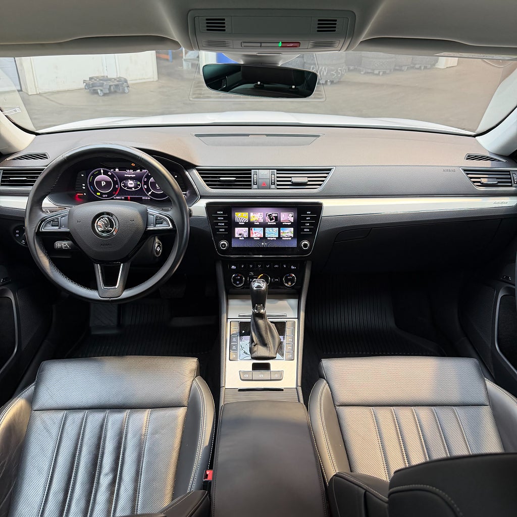 Skoda Superb iV Kombi 1.4 TSI L&K Carplay Backkamera Värmare Drag