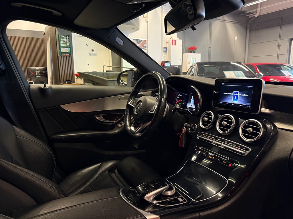 Mercedes-Benz C220 d 2018 - miniatyr 26