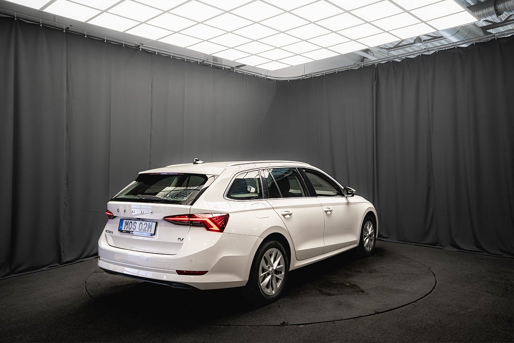Skoda Octavia Kombi iV Plug-in STYLE B-VÄRMARE KAMERA MATRIX 204hk